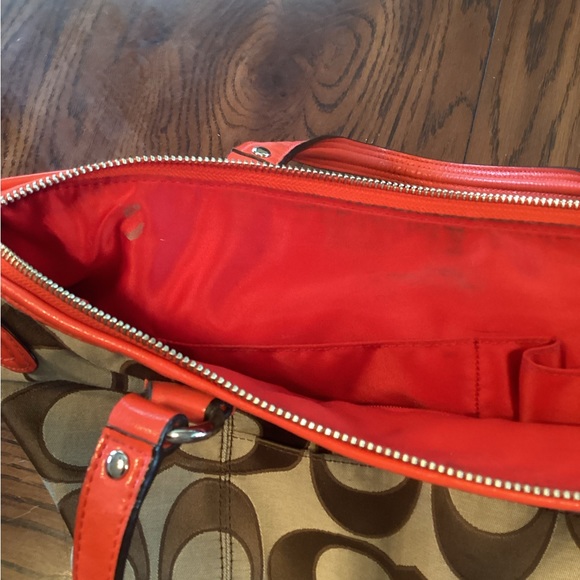 Coach Signature Emma Tote - Picture 14 of 16